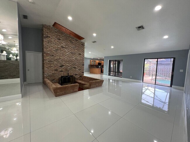 Building Photo - Beautiful 3 Bedroom Home in West Lauderhill