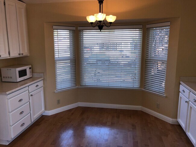 Building Photo - 1409 Elm St