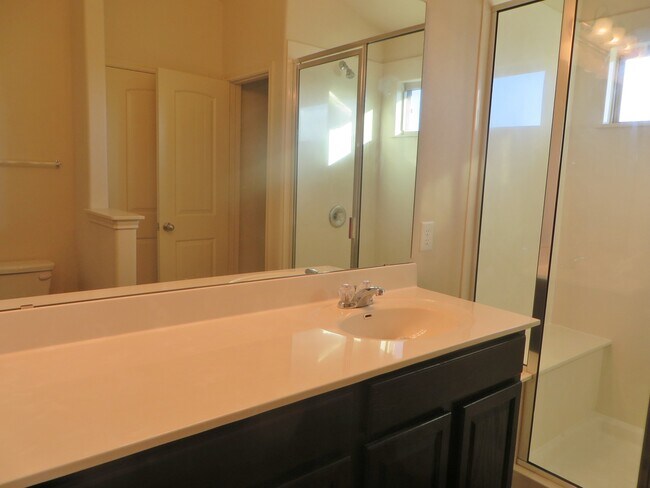 Building Photo - 3 Bedroom 2.5 Bathroom: Georgetown- Pinnacle Home