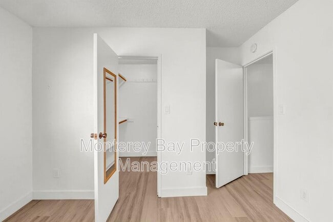 Building Photo - 3137 Seacrest Ave