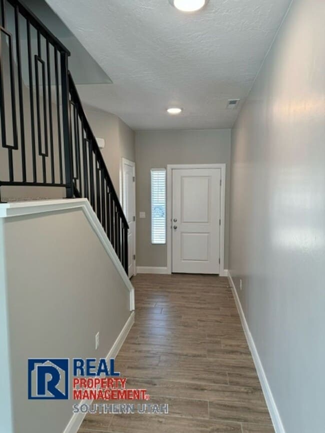 Building Photo - River Trail Townhome