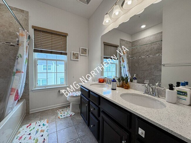 Building Photo - 3190 Yeager Dr