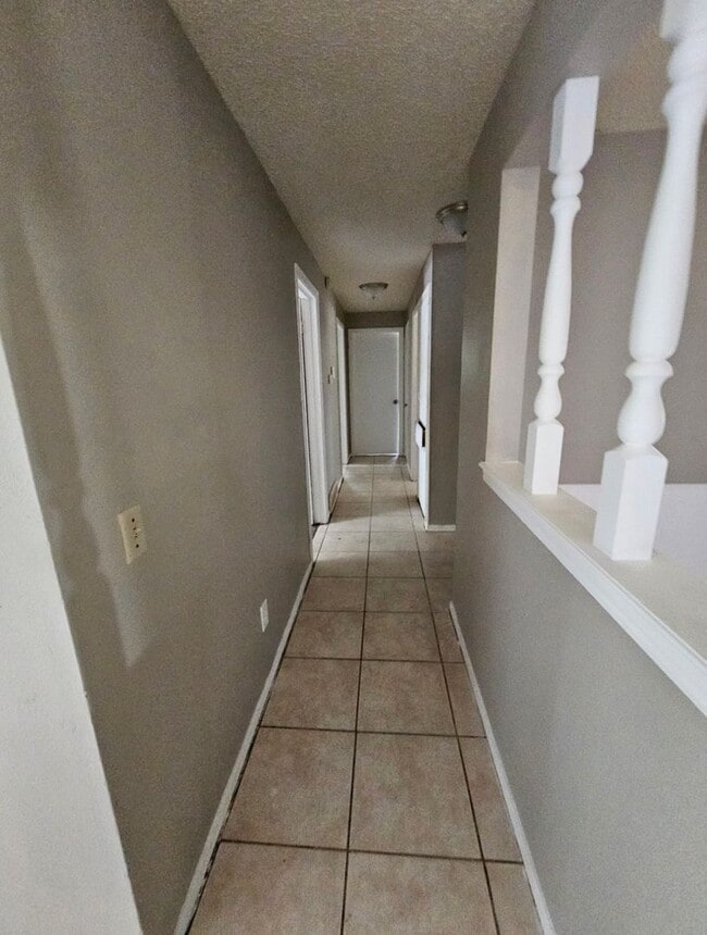 Building Photo - 4 Bedroom House Available