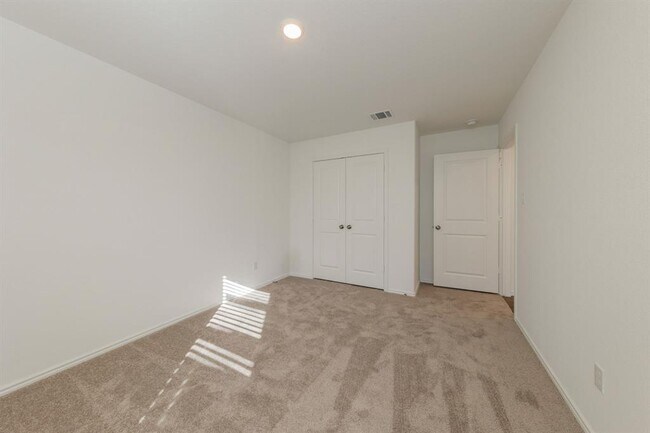 Building Photo - 602 Waterway Ave