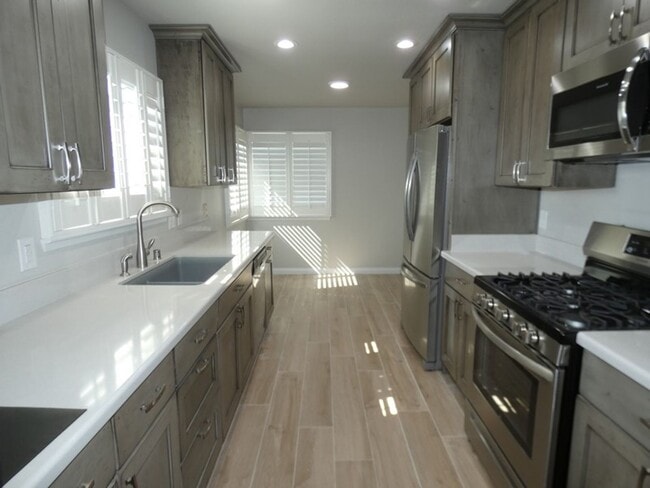 Building Photo - Charming 2 bedroom 2 bath in the heart of ...