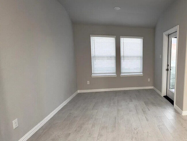 Building Photo - 3921 River Rock Ave