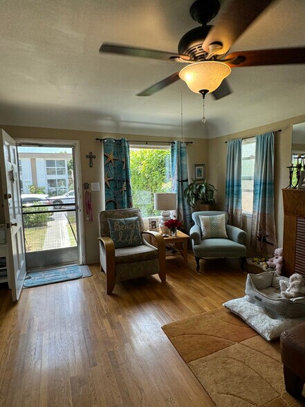 Building Photo - 2105 Huntington Ln