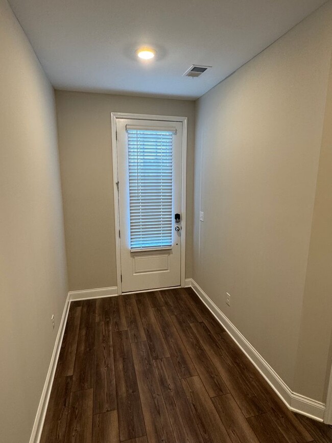 Building Photo - Affluent 3 Bedroom 3.5 Bath Townhome in th...