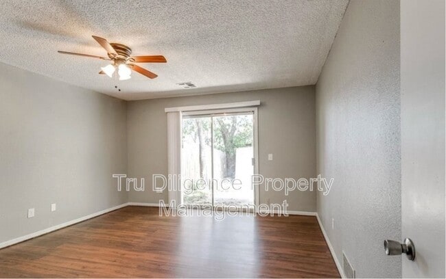 Building Photo - 210 Kathleen Dr