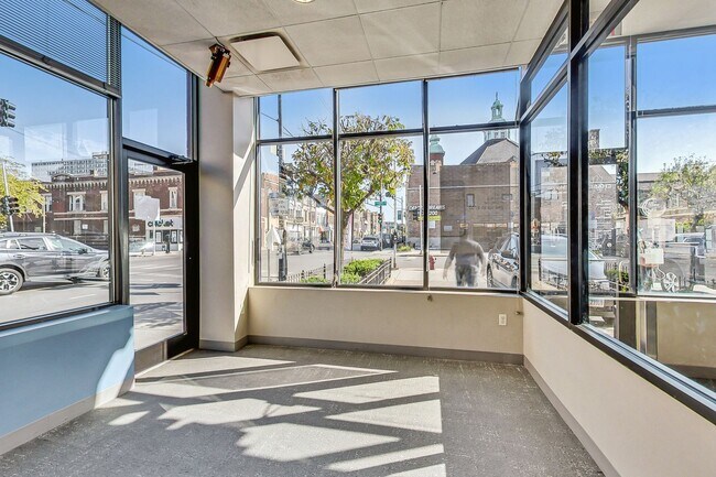 Building Photo - 3101 W Cermak Rd