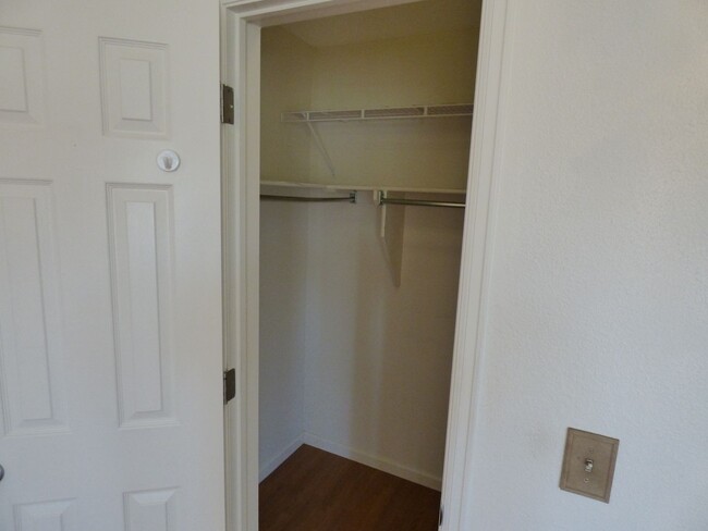 Building Photo - $0 DEPOSIT OPTION. TOWNHOME, 2 BED, UPDATE...