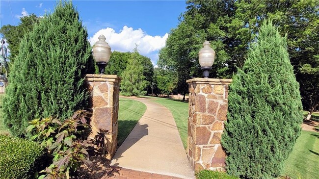 Building Photo - 2835 Olde Town Park Dr