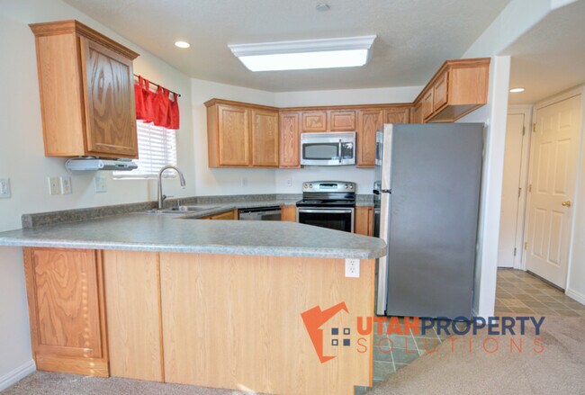 Building Photo - 2101 N Aurora Way
