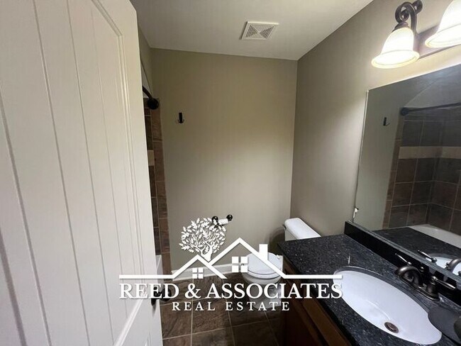 Building Photo - 4 Bedroom Arlington Home with a Lakeside Lot