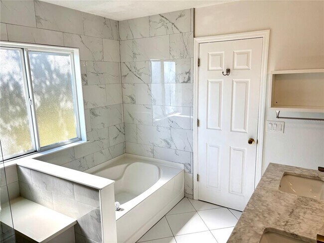 Building Photo - 10812 Tilston Point