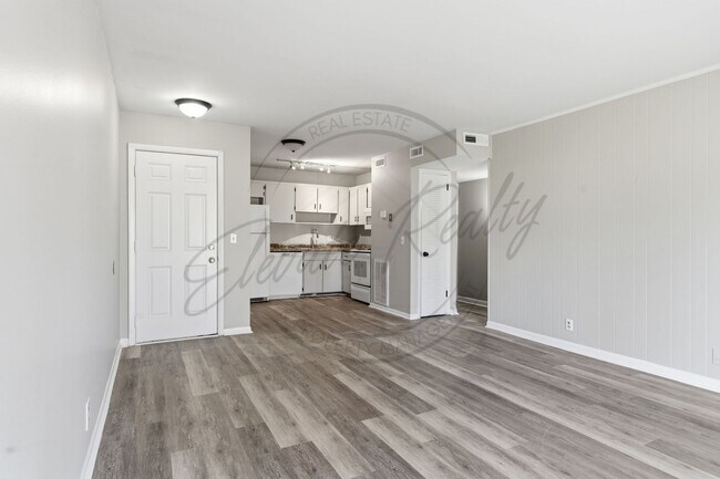 Building Photo - SPRING SPECIAL!! FIRST MONTH FREE on this ONE Bedroom Condo, First Floor, across from Madison Park!