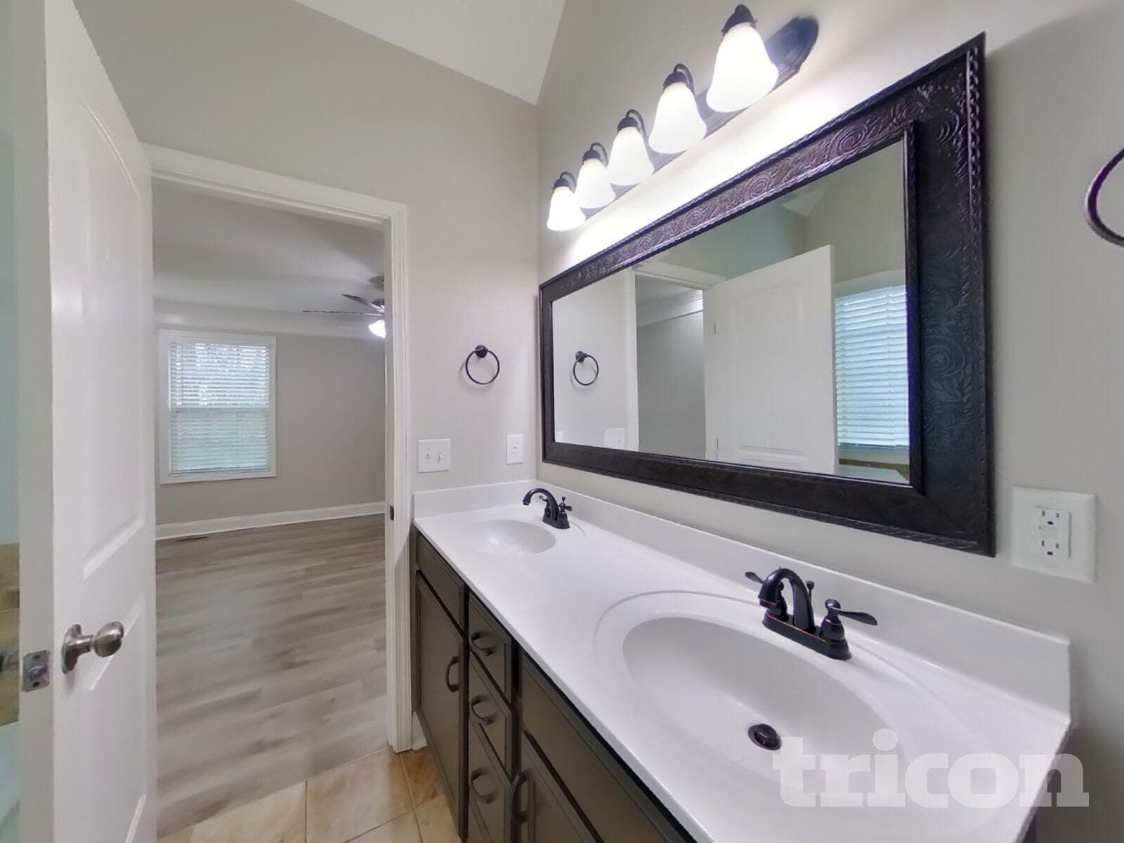 Building Photo - 646 Fox Hound Dr