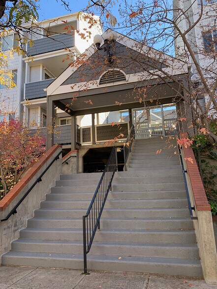 Building Photo - 2201 Pearl St