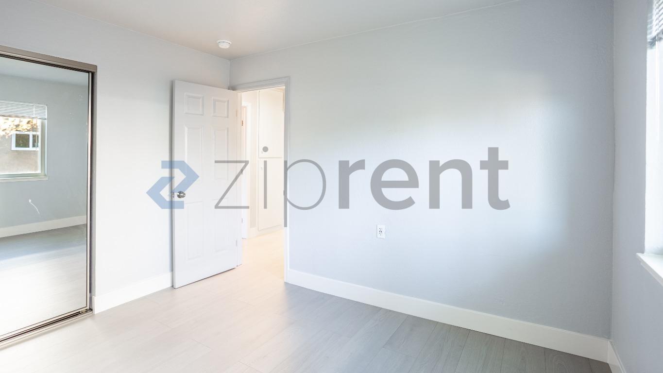 Building Photo - Unit A