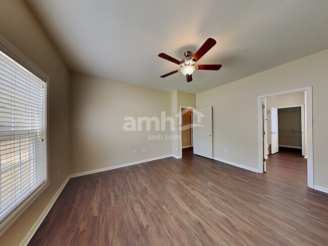 Building Photo - 10 Swenson Ct