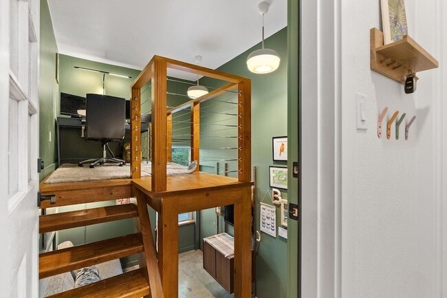 Building Photo - 326 Tahitian Dr