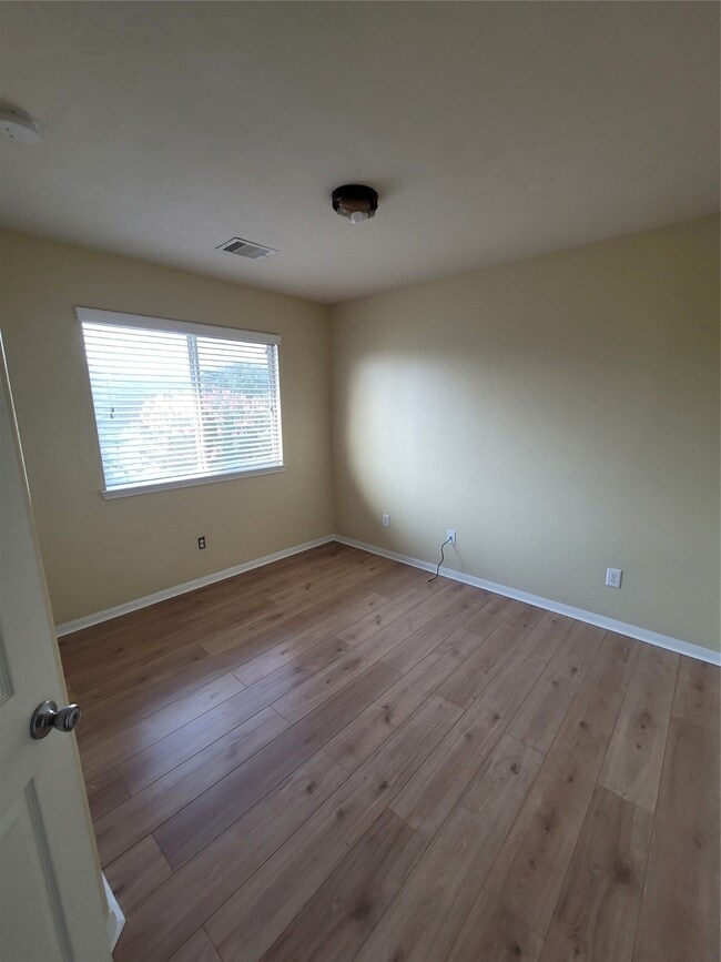 Building Photo - 14202 Silver Hollow Ln