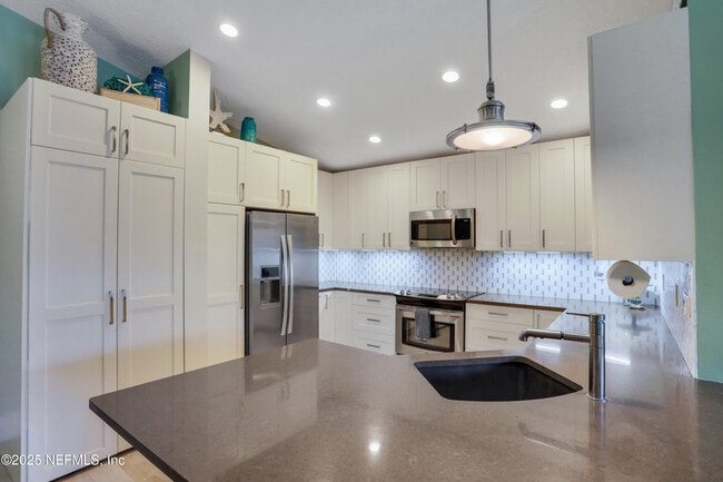 Building Photo - 228 Jardin De Mer Pl