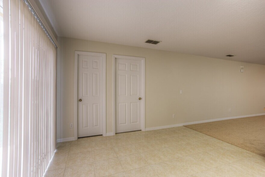 Building Photo - 735 Windrose Dr