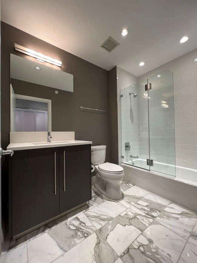 Building Photo - 1201 S Prairie Ave