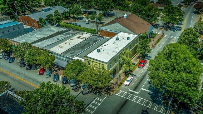 Building Photo - 201-201 W Jefferson St