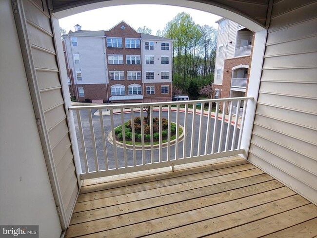 Building Photo - 2610 Chapel Lake Dr