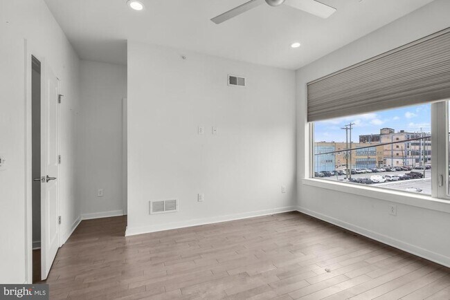 Building Photo - 2137 E Lehigh Ave