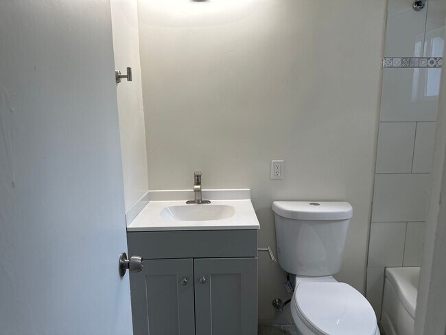 Building Photo - Completely remodeled 2 bedroom gem with 1 car garage Near the VA Hospital