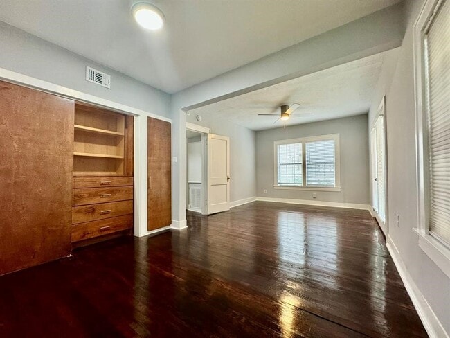 Building Photo - 1833 Colquitt St