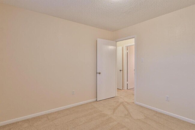 Building Photo - 1606 2nd St