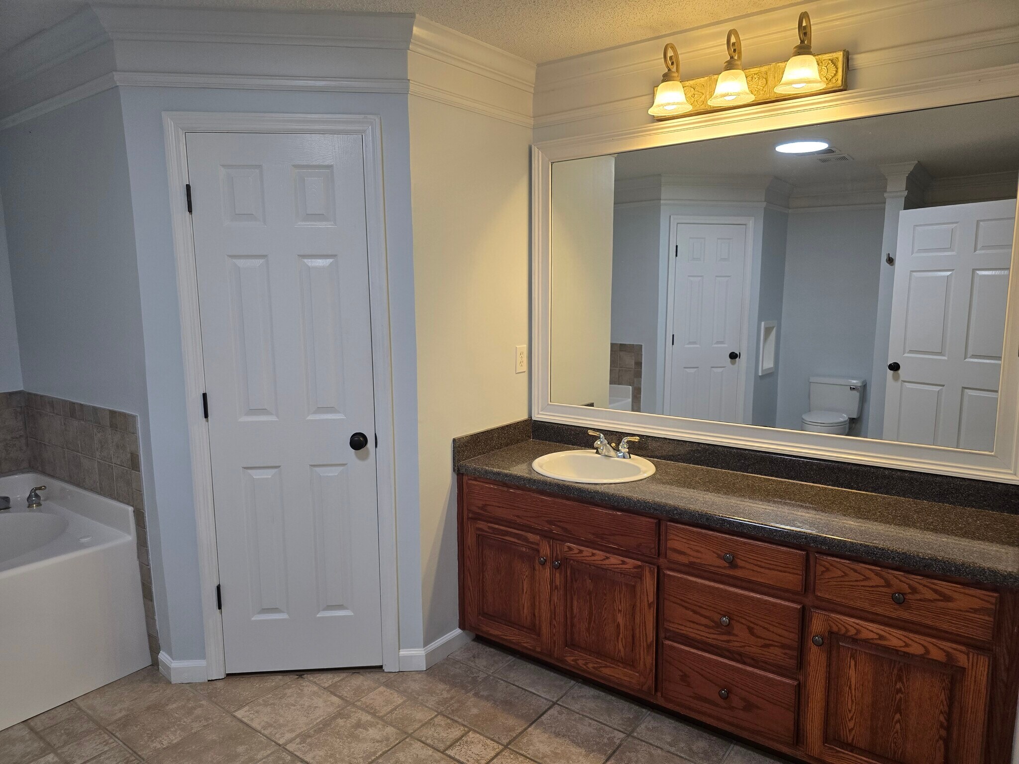Primary Bathroom - 2065 Pinemount Blvd