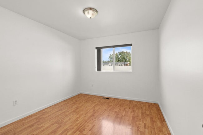 Building Photo - 717 S Stevens