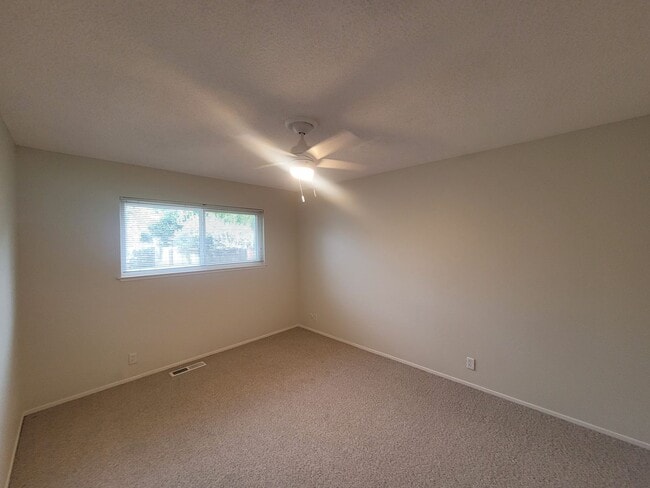 Building Photo - 1270-1272 Meredith Way