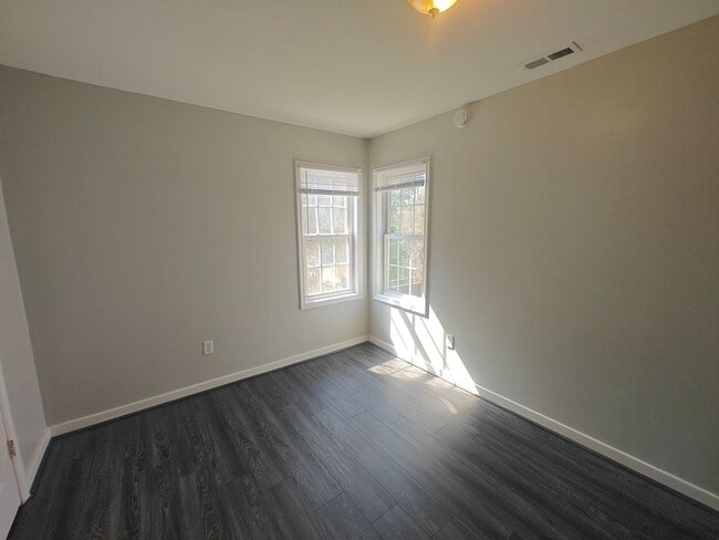 Building Photo - 4037 Birdbrook Dr