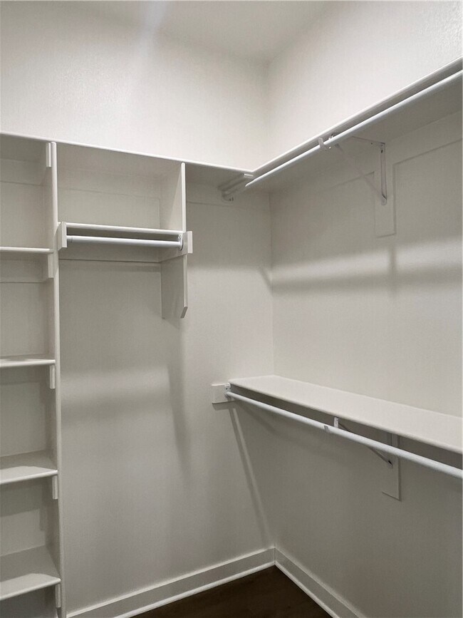 Building Photo - 572 Cosmos St