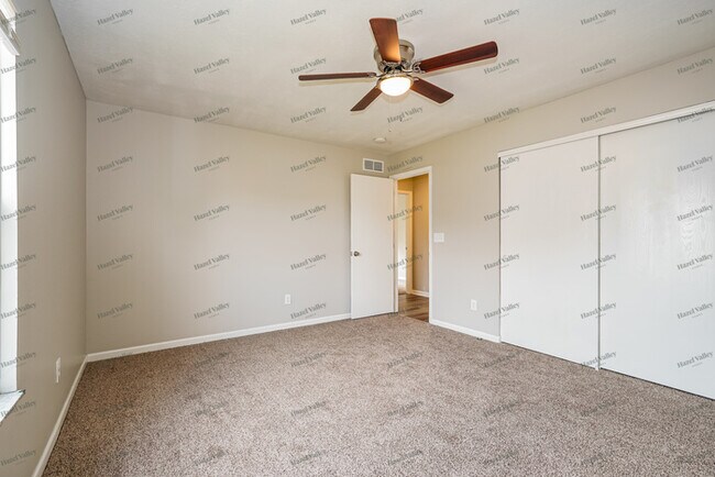 Building Photo - 2366 Royal Creek Ct