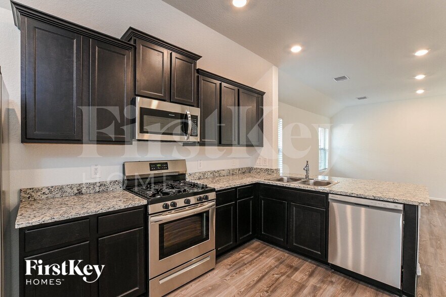 Building Photo - 18446 Summit Ranch Dr