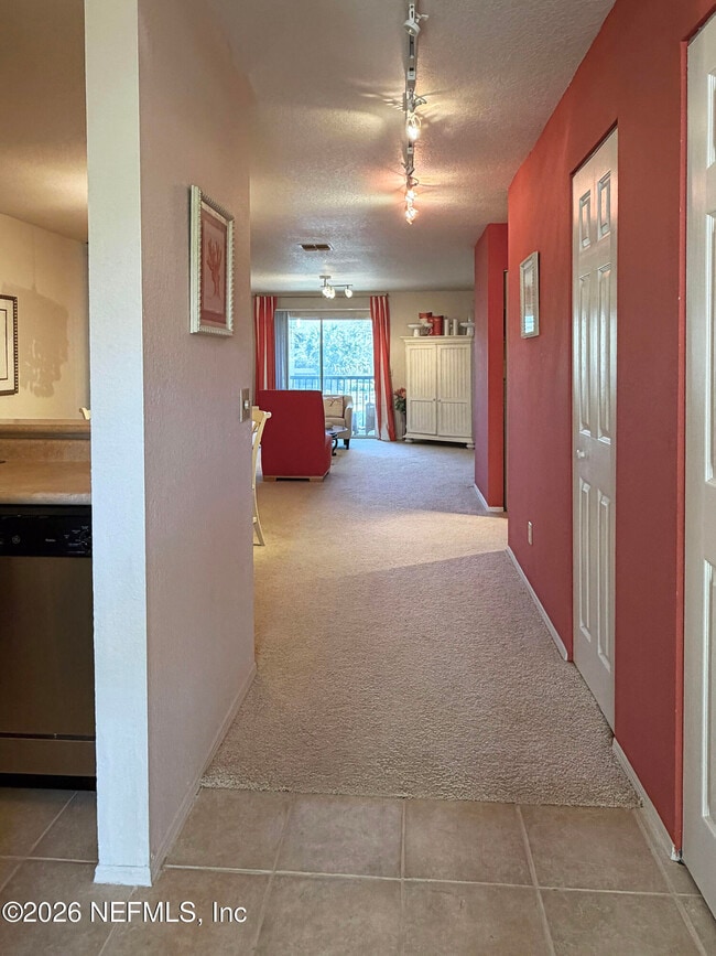 Building Photo - 11-11 Arbor Club Dr