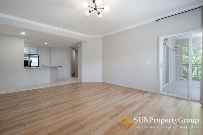 Building Photo - Luxury Condo In Desirable Salt Lake Community