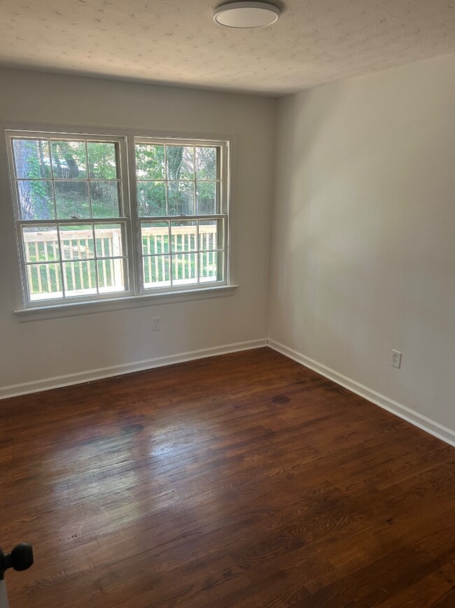 Building Photo - 1103 Ashbourne Dr