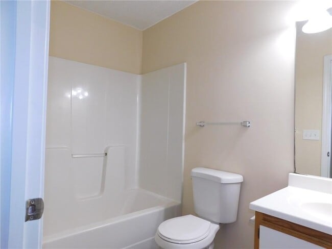 Building Photo - 13 Vista Ct