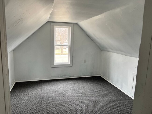 Building Photo - 3 Bedrooms, 1 Bathrooms Single Family Home...