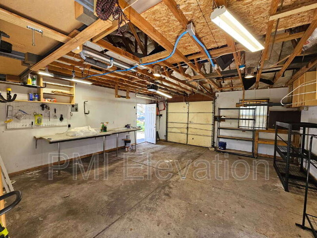 Building Photo - 1332 W Virginia Ave