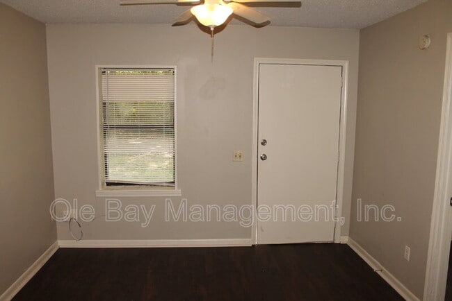 Building Photo - 2305-A Hillwood Dr S