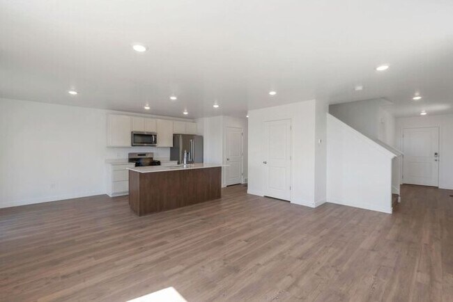 Building Photo - BRAND NEW LUXURY ROW END TOWNHOUSE W 2 CAR GARAGE